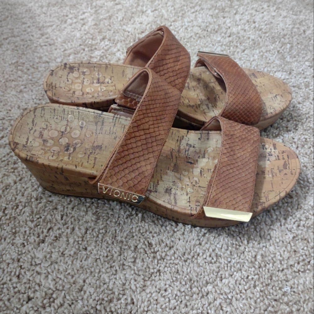 Vionic Wedge sandals